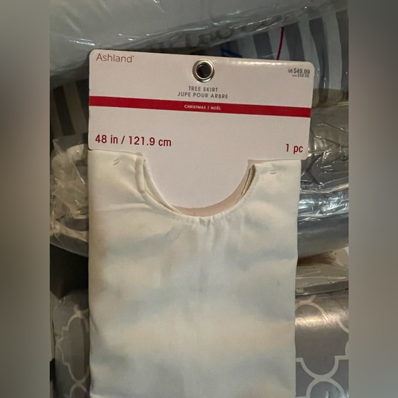 NEW! THE CHRISTMAS ASHLAND, Tree Skirt and 2 Matching Stockings Set - Picture 4 of 5